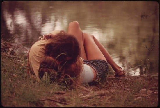 1280px-TEENAGE_COUPLE_EMBRACE_ON_THE_BANK_OF_THE_FRIO_CANYON_RIVER_NEAR_LEAKEY,_TEXAS,_AND_SAN_ANTONIO_-_NARA_-_554901