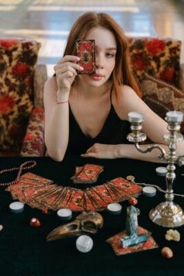 Peut-on tirer les cartes du Tarot tous les jours ? Mythes et Réalités