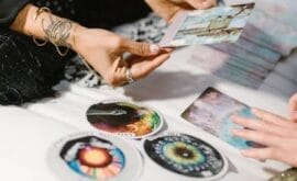 L'ésotérisme face à la fatigue hivernale : décryptage et solutions pour les signes astrologiques les plus touchés
