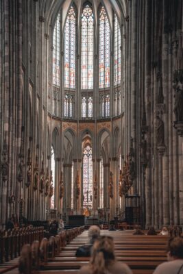 Rêver de Messe dans une Église : Significations et Interprétations Détaillées