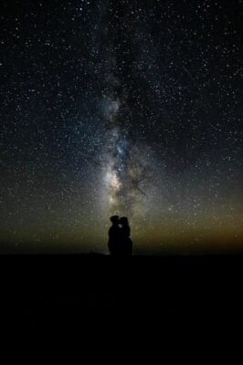 Synastrie : Décryptez vos relations amoureuses grâce à la double carte du ciel