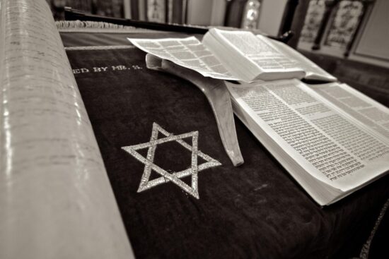 Voyance et Judaïsme : Entre Tradition, Interdit et Mystère 🍀