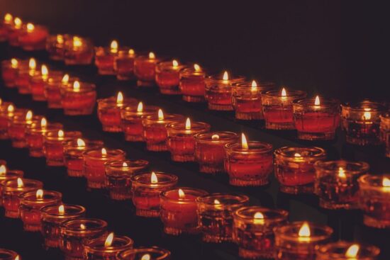 Voyance et Religion Catholique : Compatibilité, Dangers et Alternatives