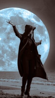 Rituels magiques 🌕✨ pour célébrer le Solstice d'été et profiter de l'énergie bénéfique de la Pleine Lune des Fraises 2025