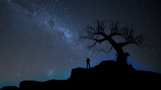💫 Astrologie et Zones d’Ombre : Quand Votre Signe Vous Pousse à Procrastiner, Fuir ou Stresser... et Comment Transformer ces Fragilités en Forces