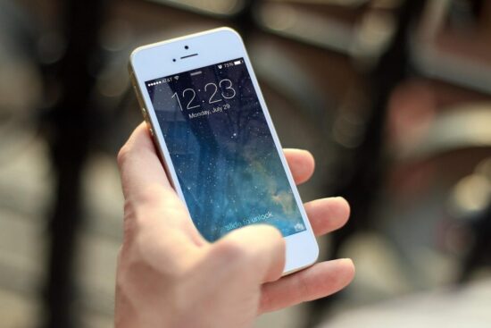 Nomophobie et Mercure rétrograde : votre smartphone révèle la faille secrète de votre signe (et comment la guérir)