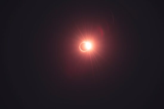 Éclipse du 12 août 2026 : pourquoi vous êtes épuisé… et comment accueillir votre renaissance